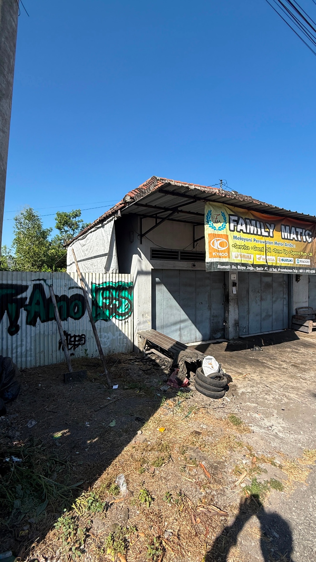 Tampak samping kiri tanah