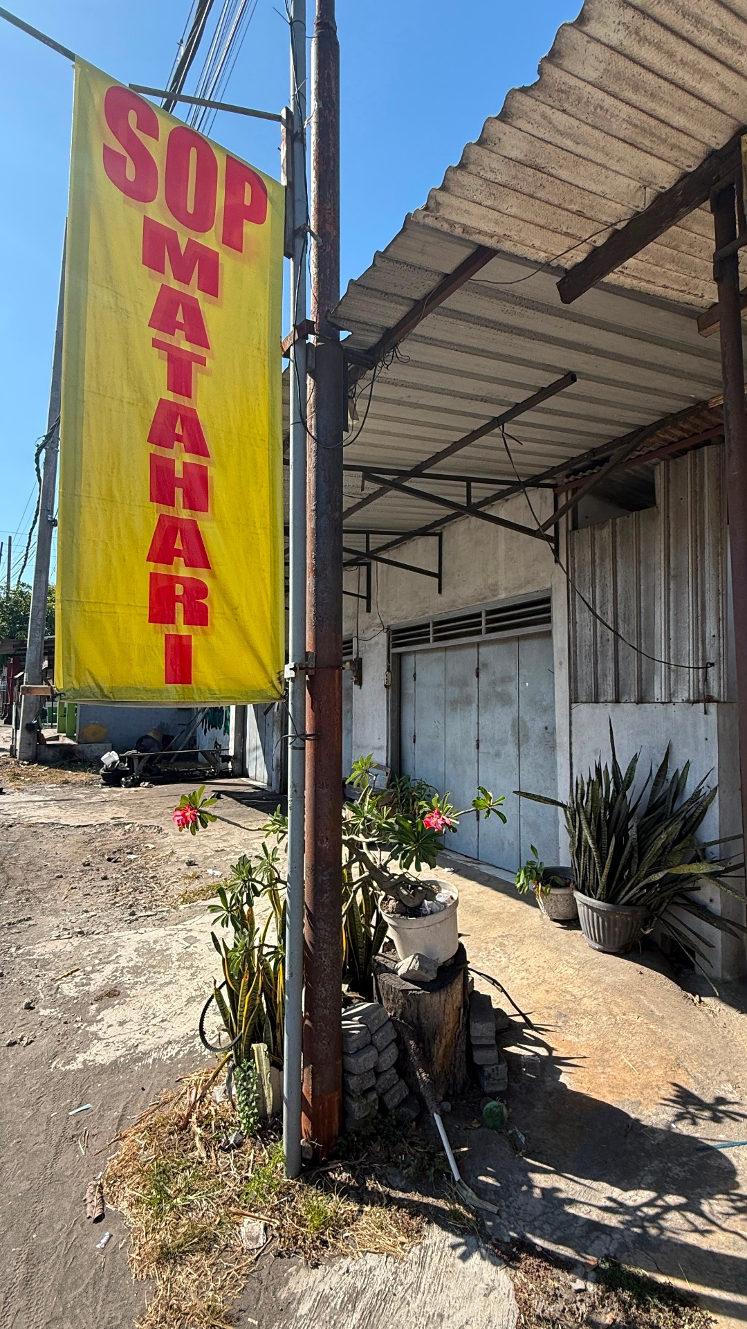 Tampak samping kanan tanah